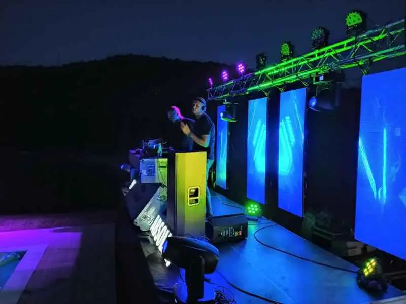 Pool Party – TS92 OUTDOOR